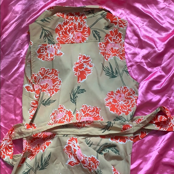 Women’s Cute Tan Flowery Dress - Picture 6 of 7